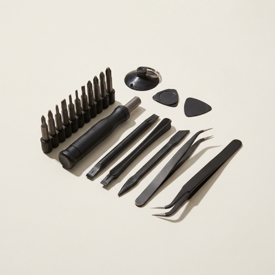 Precision driver bits, spudgers and tweezers from the repair kit